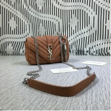 Malá řetízková obálka YSL z kozí kůže, hnědá, 18 cm