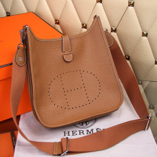 Hermes Evelyne III Togo kožená crossbody taška hnědá
